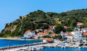 Отдых в Лутраки – море, пляжи, экскурсии