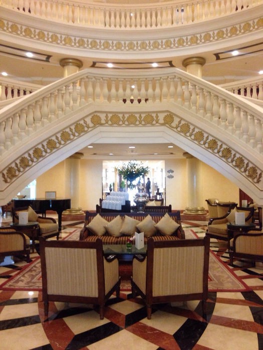 ОАЕ отель Кемпински - интерьер 1 этаж